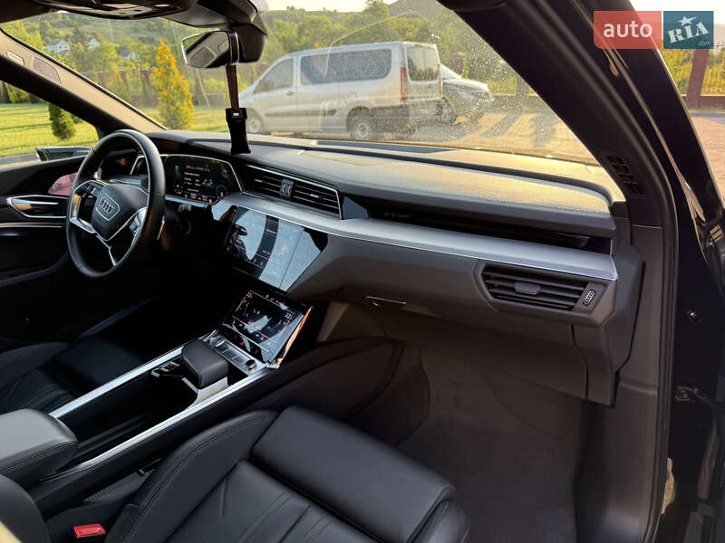 Внедорожник / Кроссовер Audi e-tron 2020 в Сваляве