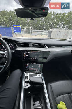 Внедорожник / Кроссовер Audi e-tron 2020 в 