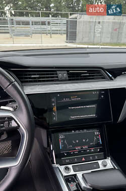 Внедорожник / Кроссовер Audi e-tron 2020 в 