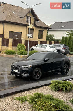 Внедорожник / Кроссовер Audi e-tron 2020 в 