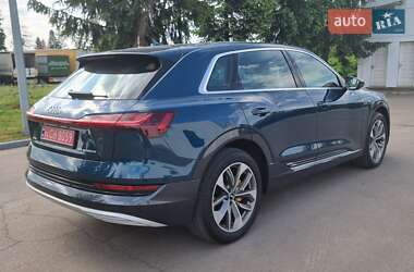 Внедорожник / Кроссовер Audi e-tron 2019 в 