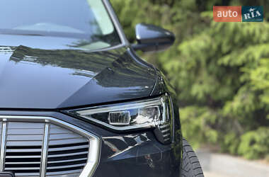 Внедорожник / Кроссовер Audi e-tron 2019 в 
