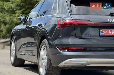 Внедорожник / Кроссовер Audi e-tron 2019 в 