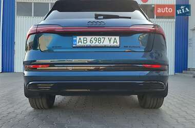 Позашляховик / Кросовер Audi e-tron 2019 в 