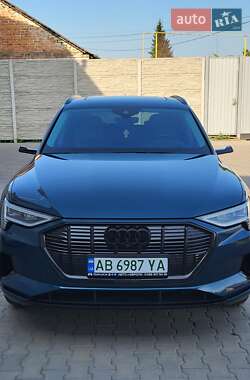 Позашляховик / Кросовер Audi e-tron 2019 в 