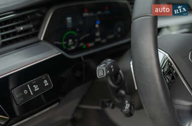 Внедорожник / Кроссовер Audi e-tron 2020 в 