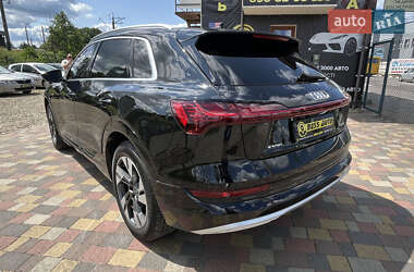 Внедорожник / Кроссовер Audi e-tron 2022 в 