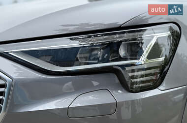 Внедорожник / Кроссовер Audi e-tron 2019 в 