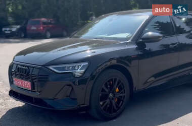 Внедорожник / Кроссовер Audi e-tron 2022 в 