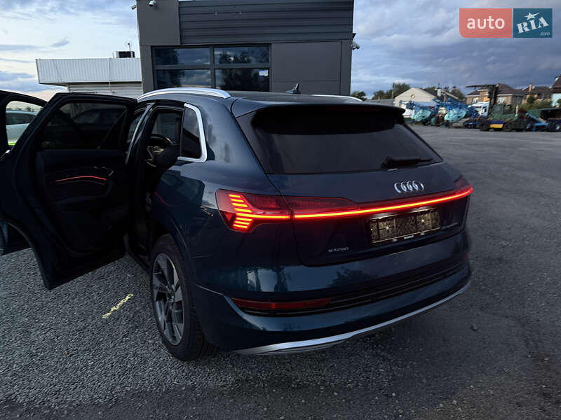 Внедорожник / Кроссовер Audi e-tron 2020 в 