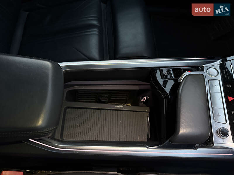 Внедорожник / Кроссовер Audi e-tron 2020 в Днепре фото 16 Внедорожник / Кроссовер Audi e-tron 2020 в Днепре