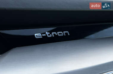 Внедорожник / Кроссовер Audi e-tron 2019 в 