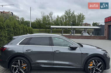 Внедорожник / Кроссовер Audi e-tron 2020 в 