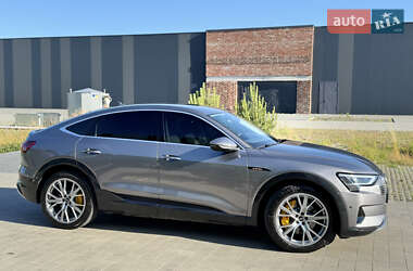 Внедорожник / Кроссовер Audi e-tron 2023 в 