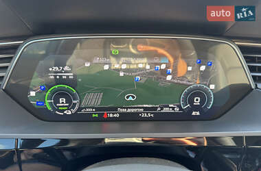 Внедорожник / Кроссовер Audi e-tron 2023 в 