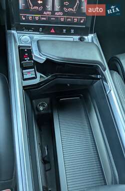 Внедорожник / Кроссовер Audi e-tron 2020 в 