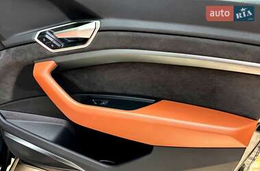 Внедорожник / Кроссовер Audi e-tron 2020 в 