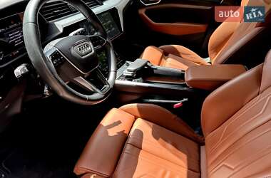 Внедорожник / Кроссовер Audi e-tron 2020 в 