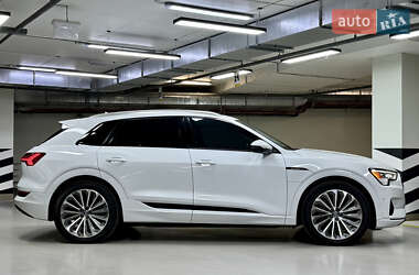 Внедорожник / Кроссовер Audi e-tron 2019 в 