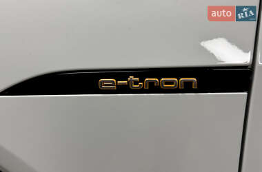 Внедорожник / Кроссовер Audi e-tron 2019 в 