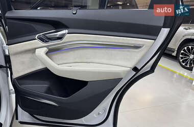 Внедорожник / Кроссовер Audi e-tron 2019 в 