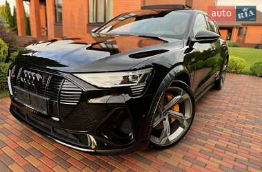 Внедорожник / Кроссовер Audi e-tron 2021 в 