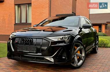 Внедорожник / Кроссовер Audi e-tron 2021 в 