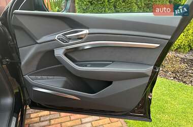Внедорожник / Кроссовер Audi e-tron 2021 в 