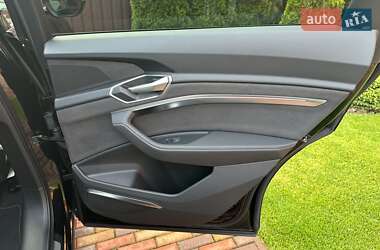 Внедорожник / Кроссовер Audi e-tron 2021 в 