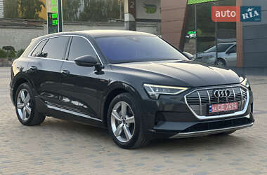 Внедорожник / Кроссовер Audi e-tron 2020 в 