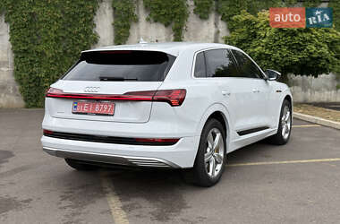 Внедорожник / Кроссовер Audi e-tron 2021 в 