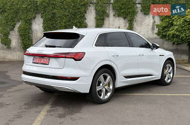 Внедорожник / Кроссовер Audi e-tron 2021 в 