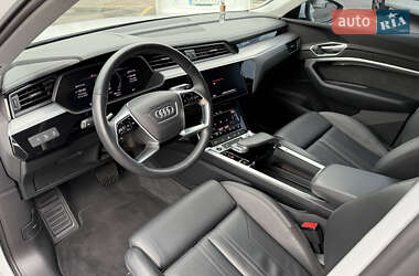 Внедорожник / Кроссовер Audi e-tron 2021 в 