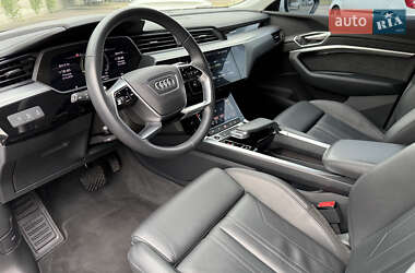 Внедорожник / Кроссовер Audi e-tron 2021 в 