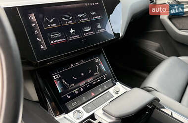 Внедорожник / Кроссовер Audi e-tron 2021 в 