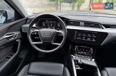 Внедорожник / Кроссовер Audi e-tron 2021 в 