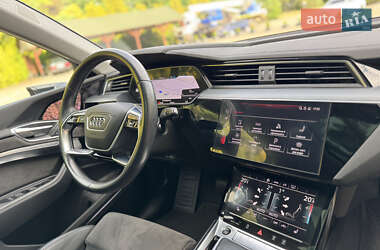 Внедорожник / Кроссовер Audi e-tron 2021 в 