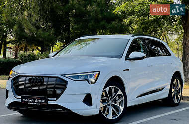 Внедорожник / Кроссовер Audi e-tron 2020 в 