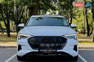 Внедорожник / Кроссовер Audi e-tron 2020 в 