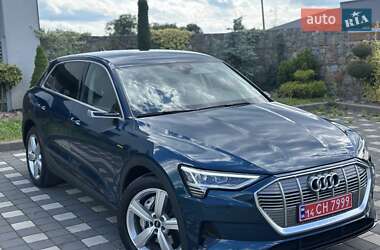 Внедорожник / Кроссовер Audi e-tron 2021 в 