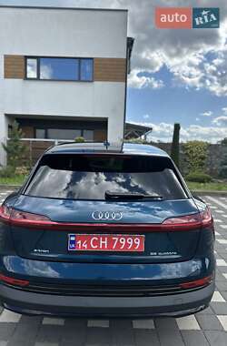 Внедорожник / Кроссовер Audi e-tron 2021 в 