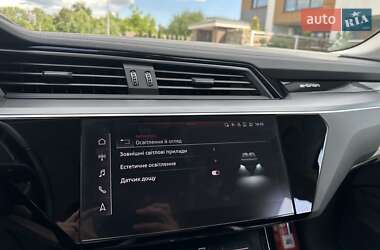 Внедорожник / Кроссовер Audi e-tron 2021 в 