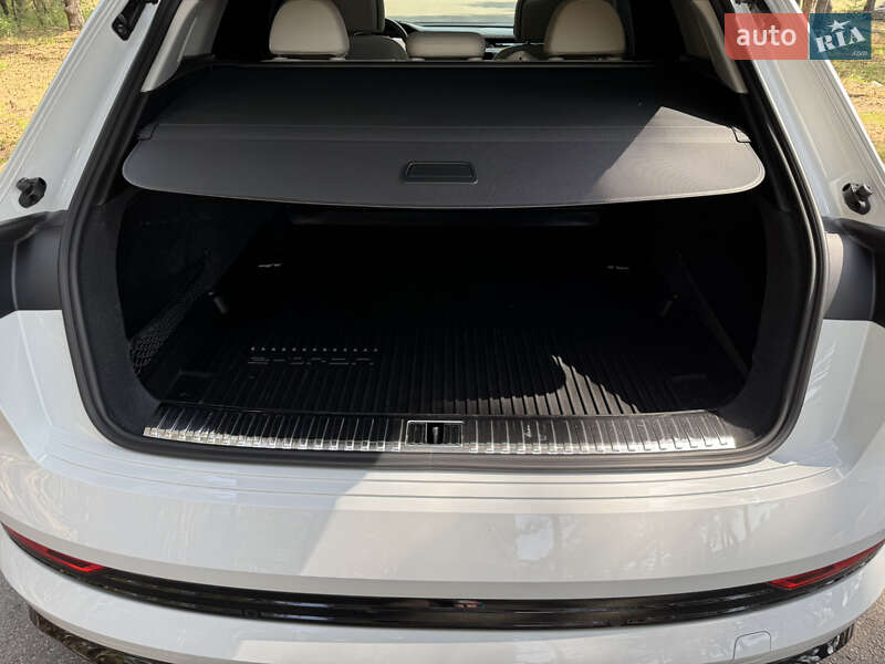 Внедорожник / Кроссовер Audi e-tron 2019 в Днепре