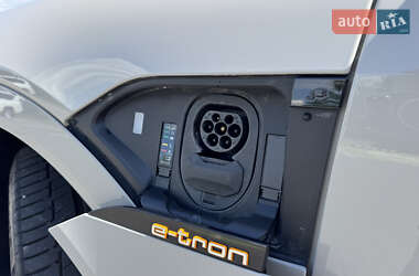 Позашляховик / Кросовер Audi e-tron 2020 в 
