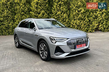 Внедорожник / Кроссовер Audi e-tron 2021 в 