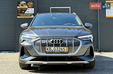 Внедорожник / Кроссовер Audi e-tron 2022 в 
