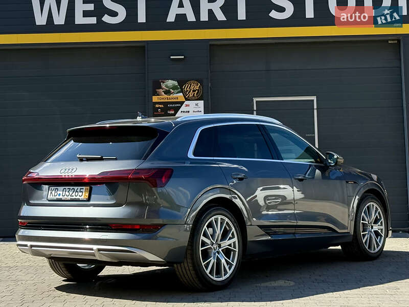 Внедорожник / Кроссовер Audi e-tron 2022 в Мукачево