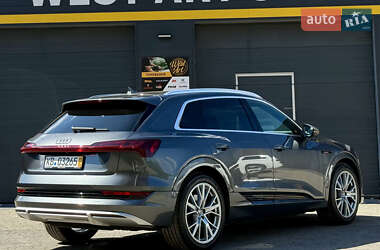 Внедорожник / Кроссовер Audi e-tron 2022 в 