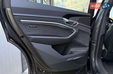 Внедорожник / Кроссовер Audi e-tron 2022 в 