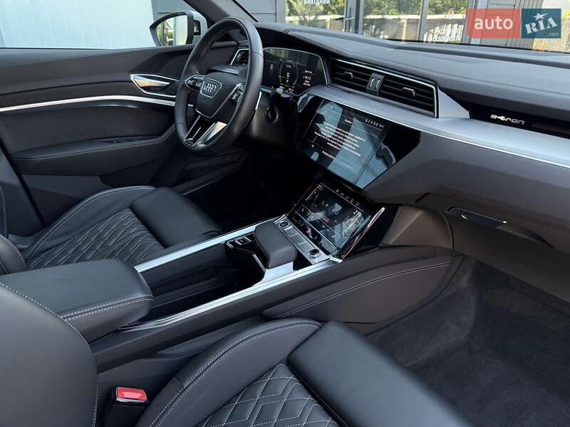 Внедорожник / Кроссовер Audi e-tron 2022 в Мукачево